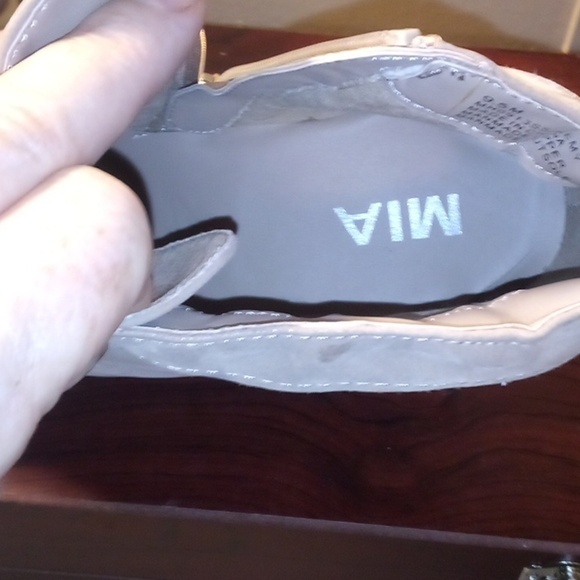 NWOT - Women's Mia Kaleb Wedge Heel Bootie Stone Vegan Suede - Size 9.5M - Picture 8 of 16